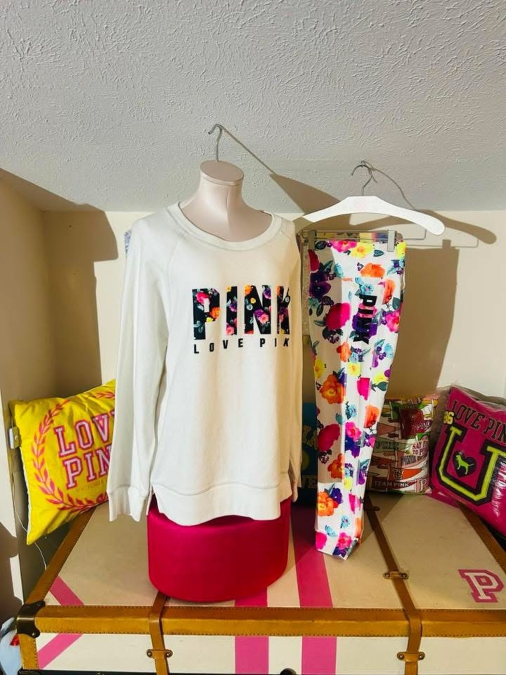 NWOT super plush White Sweatshirt with Floral Logo & Floral Leggings